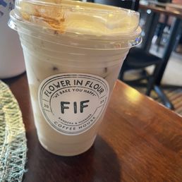 Frosted cookie latte