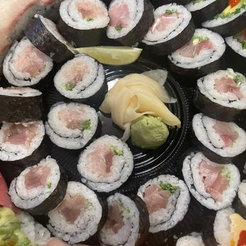 Uni Sushi - Manager claimed the middle rolls were different, but they were all negi hamachi, not negi toro. - Japanese Near Me - Chicago, Illinois