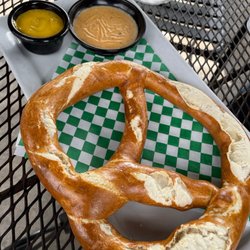 Mister Tramps - Pretzel, use that spicy queso!