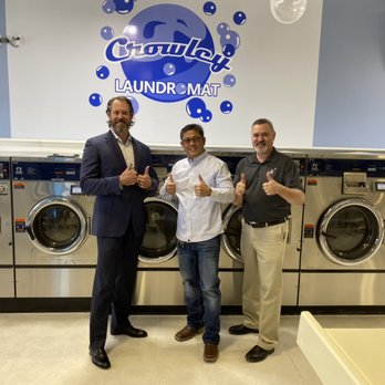Crowley Laundromat - Two thumbs up - Laundromat Near Me - Crowley, Texas