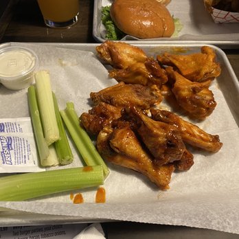 Benchwarmer's - Mild wings and bbq wings - American Near Me - Atlanta, Georgia