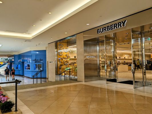 South Coast Plaza by null
