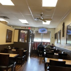 Four Seasons Thai Cuisine & Oriental Grocery - Inside view of dining area