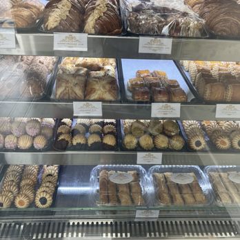 Erik’s Sweet Creations - Bakeries Near Me - Burbank, California