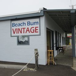 Beach Bum Vintage - Parking right in the front.
