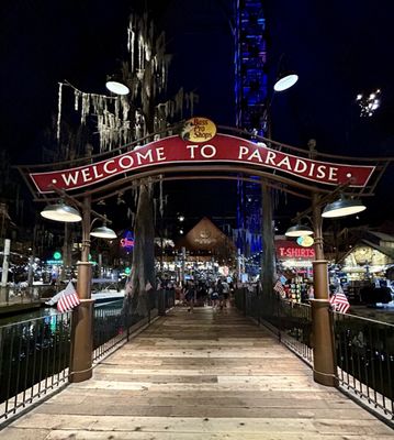 Memphis Pyramid by null