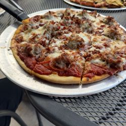 Roxbury Bar & Grill - Pizza