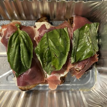 GRATA Italian Eatery - Pear bruschetta - Italian Near Me - Windsor, California GRATA Italian Eatery - Pear bruschetta - Italian Near Me - Windsor, California