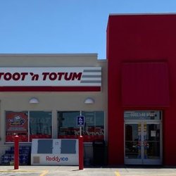 Toot 'n Totem - Exterior.