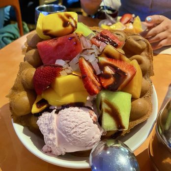 Kowloon Tong Dessert Cafe - Mixed fruit ice cream puffles - Desserts Near Me - San Francisco, California