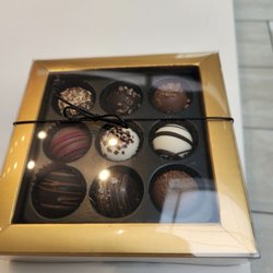 A nice selection of nine truffles!