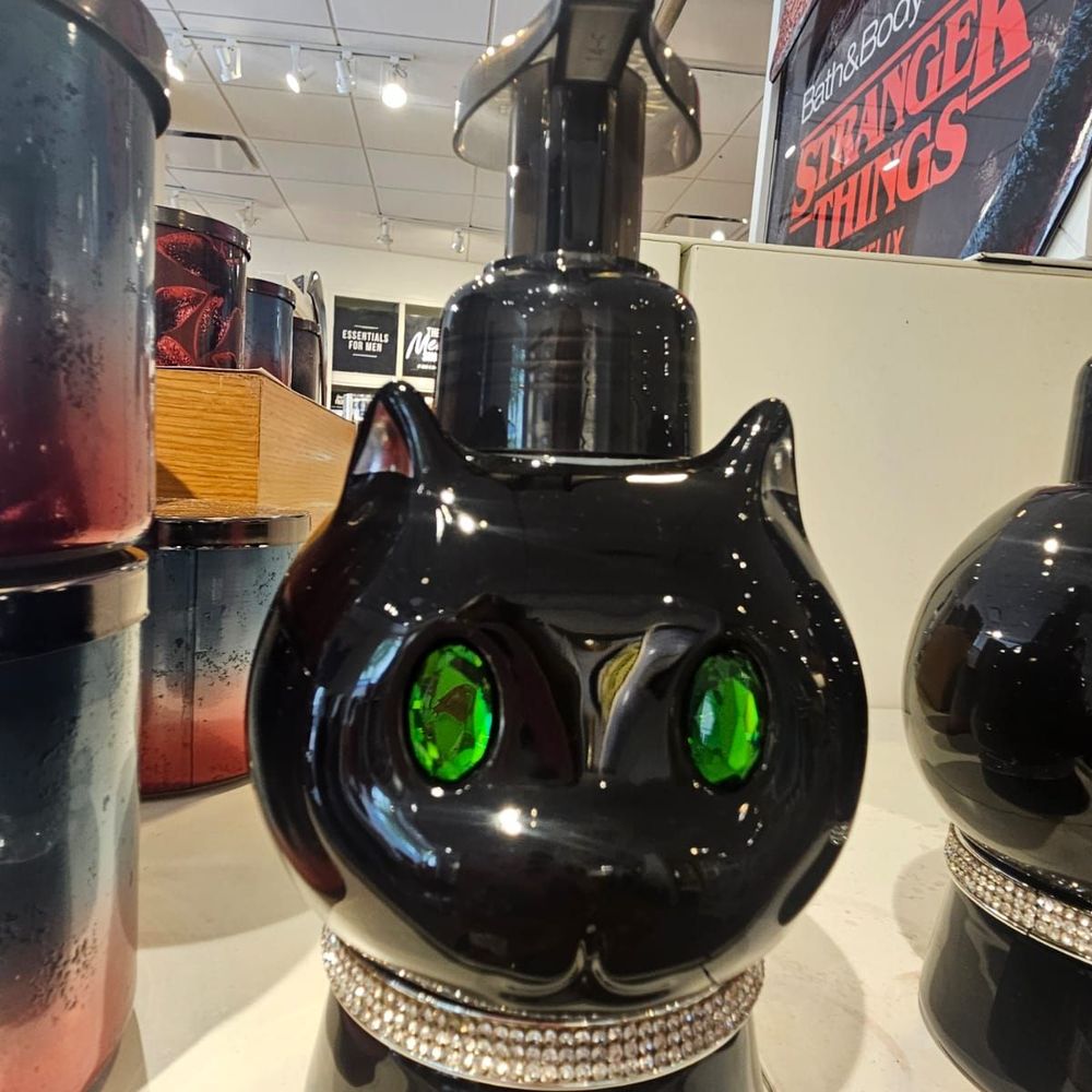 Bath & Body Works - Halloween decorations that smell good! - Cosmetics & Beauty Supply Near Me - Pompano Beach, Florida Bath & Body Works - Halloween decorations that smell good! - Cosmetics & Beauty Supply Near Me - Pompano Beach, Florida