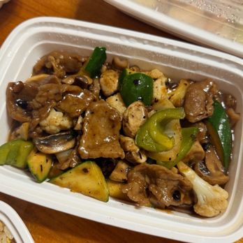 Jasper China restaurant - Chicken with black bean sauce - Chinese Near Me - Jasper, Alberta Jasper China restaurant - Chicken with black bean sauce - Chinese Near Me - Jasper, Alberta