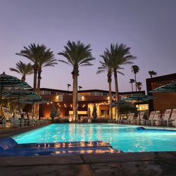 ARRIVE Palm Springs - Beautiful twilight setting