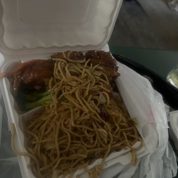 China Chef Express - Supposedly orange chicken chow main beef and broccoli - Chinese Near Me - Long Beach, California China Chef Express - Supposedly orange chicken chow main beef and broccoli - Chinese Near Me - Long Beach, California