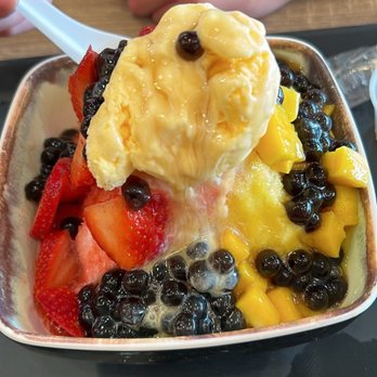 Meet Fresh - Mangoberry Shaved Ice Medium (+ boba for 0.75) - Bubble Tea Near Me - Westminster, California