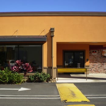 Taco Bell - Low key entrance to Taco Bell ....and Pizza Hut. - Fast Food Near Me - Honolulu, Hawaii