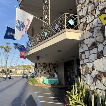 Kings Inn San Diego - Lobby outside - San Diego, CA