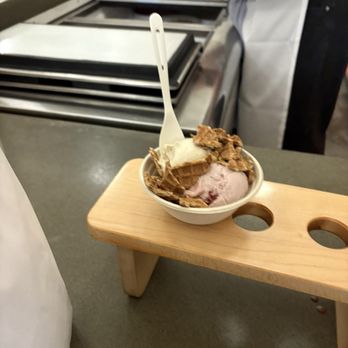 Frankie & Jo's - Capitol Hill - Strawberry Milk and Brown Sugar Vanilla Ice Cream - Ice Cream & Frozen Yogurt Near Me - Seattle, Washington