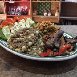 El Ameno - Portobello fajitas, lentils with corn,   ejotes with mijo