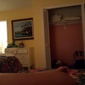 River Palm Cottages & Fish Camp - Cottage 14, 2nd bedroom (downstairs) - Hotels Near Me - Jensen Beach, Florida River Palm Cottages & Fish Camp - Cottage 14, 2nd bedroom (downstairs) - Hotels Near Me - Jensen Beach, Florida
