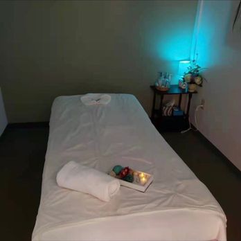 Q Spa - Massage Room - Nail Salons Near Me - Kansas City, Missouri Q Spa - Massage Room - Nail Salons Near Me - Kansas City, Missouri