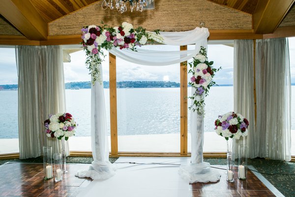 Loves Me Flowers by null