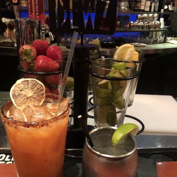 Dewz Restaurant - Specialty cocktails - New American Near Me - Modesto, California