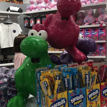 IT'SUGAR - Candy Stores Near Me - Universal City, California