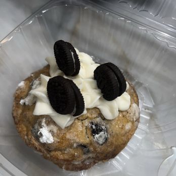 Sweet Manifesto - Cookies and cream cookie - Desserts Near Me - Coral Gables, Florida