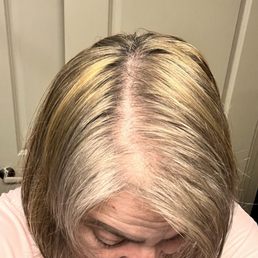 Supposed to be silver and what is with the dark roots?? Supposed to be silver and what is with the dark roots??