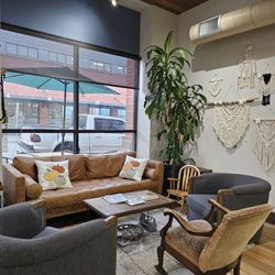 Vintage Orchid Coffee - Comfy lounge