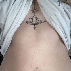 Body Jewelry Plus - Fully slanted new belly button piercing a day after it was pierced.