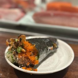 Nana San - Salmon skin hand roll