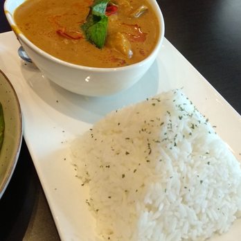Les Châteaux Restaurant - Red chicken curry - Chinese Near Me - Markham, Ontario
