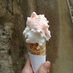 Le Glacier St Michel - Pamplemousse rose (pink grapefruit) and lavender on a super fresh cone