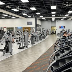 Raintree Athletic Club - Gym floor