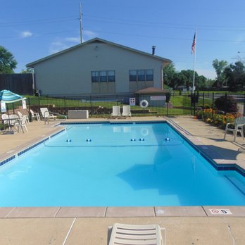 River View Estates - Their lovely pool! - Mobile Home Parks Near Me - Kansas City, Kansas