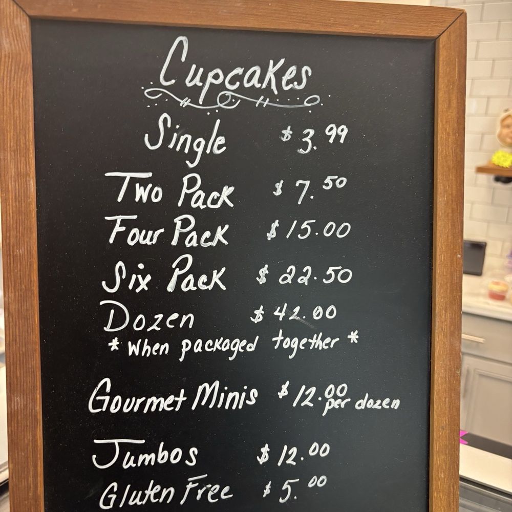 B'zzz Cakes - Custom Cakes Near Me - INDIAN LAND, South Carolina
