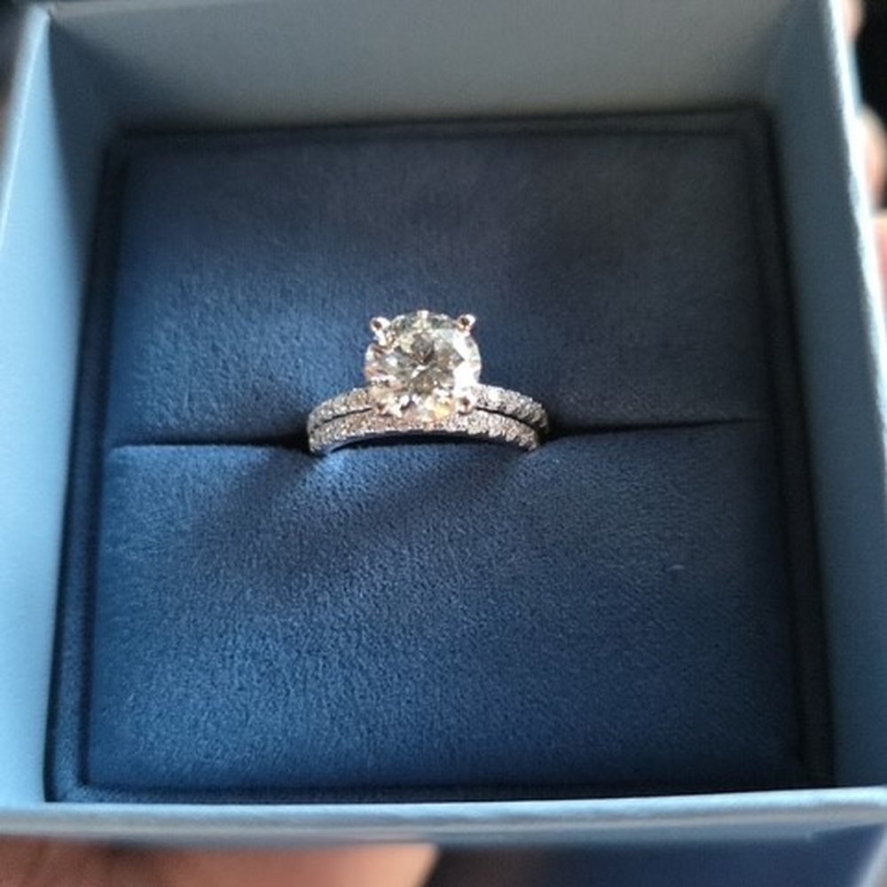 Helzberg Diamonds Outlet - Jewelry Near Me - Glendale, Arizona Helzberg Diamonds Outlet - Jewelry Near Me - Glendale, Arizona