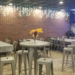 Portside Bar & Grill - Dining area