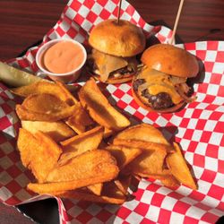 Canyons Edge Pub - Cheeseburger Sliders