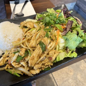 Simmer Vietnamese Kitchen - Lemongrass chili chicken rice plate - Vietnamese Near Me - Petaluma, California