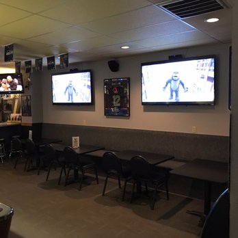Fourth Plain Bar & Grill - Bars Near Me - Vancouver, Washington