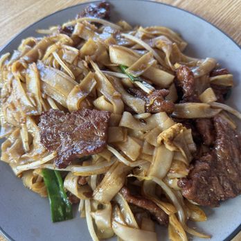 Joyee's Dumpling House - Beef chow fun - Chinese Near Me - San Diego, California