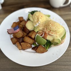 Brothers Cafe - Florentine Benedict with tomato and avocado