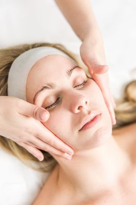 b.LUXE Hair and Makeup Studio