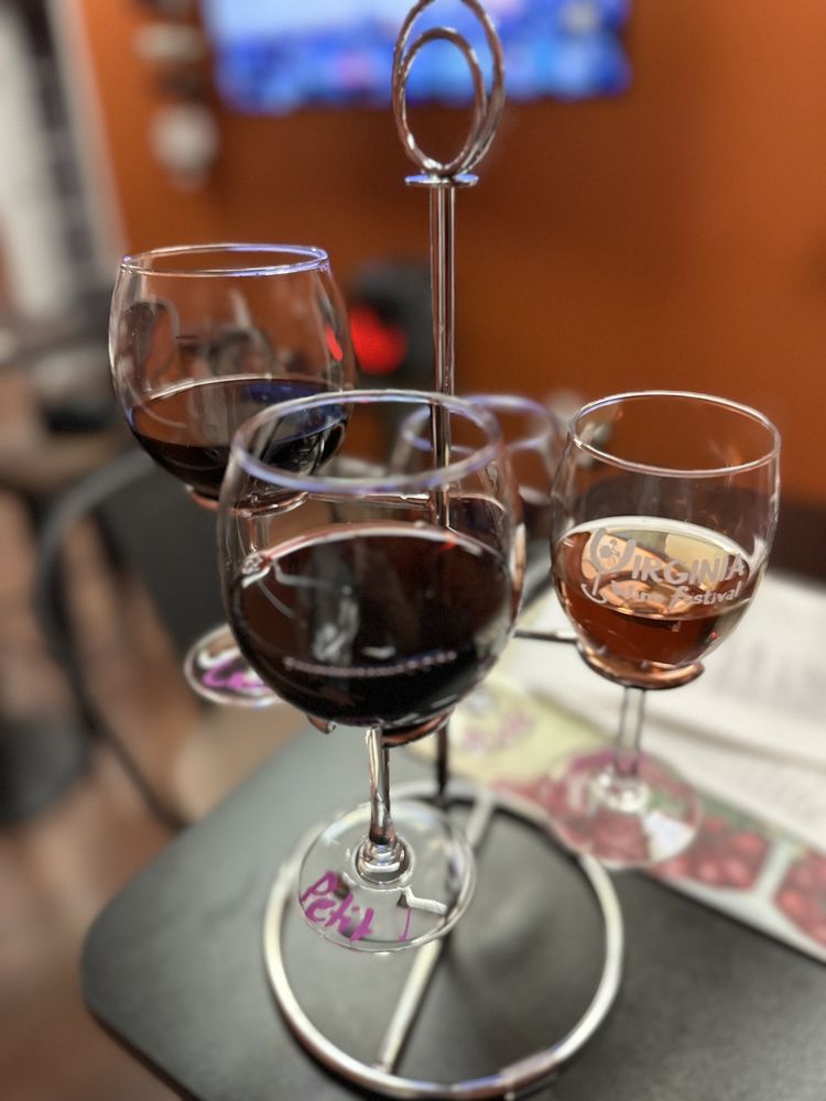 Rosemond Vineyards Logo