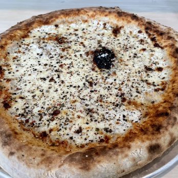 Heliotrope Brewery - Cacio e Pepe - Pizza Near Me - Lexington, Virginia