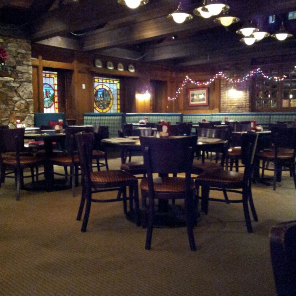 Coach House Diner - Dining room - Diners Near Me - Hackensack, New Jersey